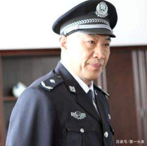 警察的扮演者是谁（警察的扮演者是谁图片）